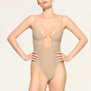 Skims **new** deep plunge shapewear XL clay thong